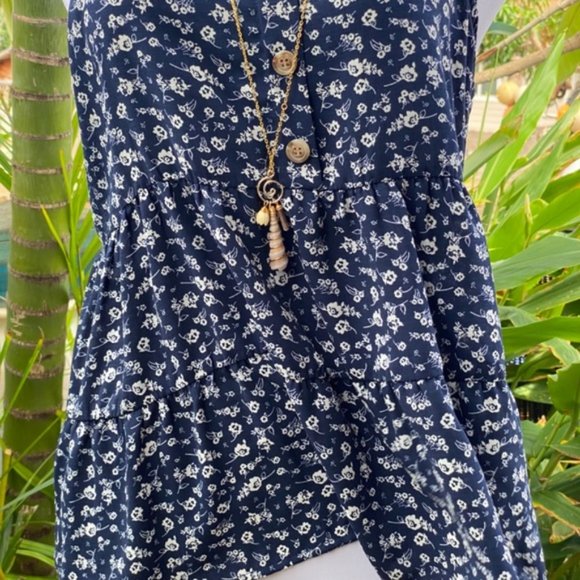 Paper crane in size l blue and white small floral print large ruffle length 27” - Picture 5 of 7